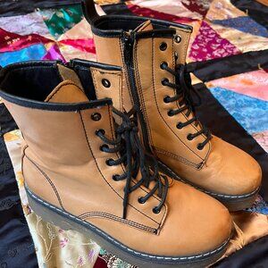 Roolee Elvis Platform Boots in Camel, size 9